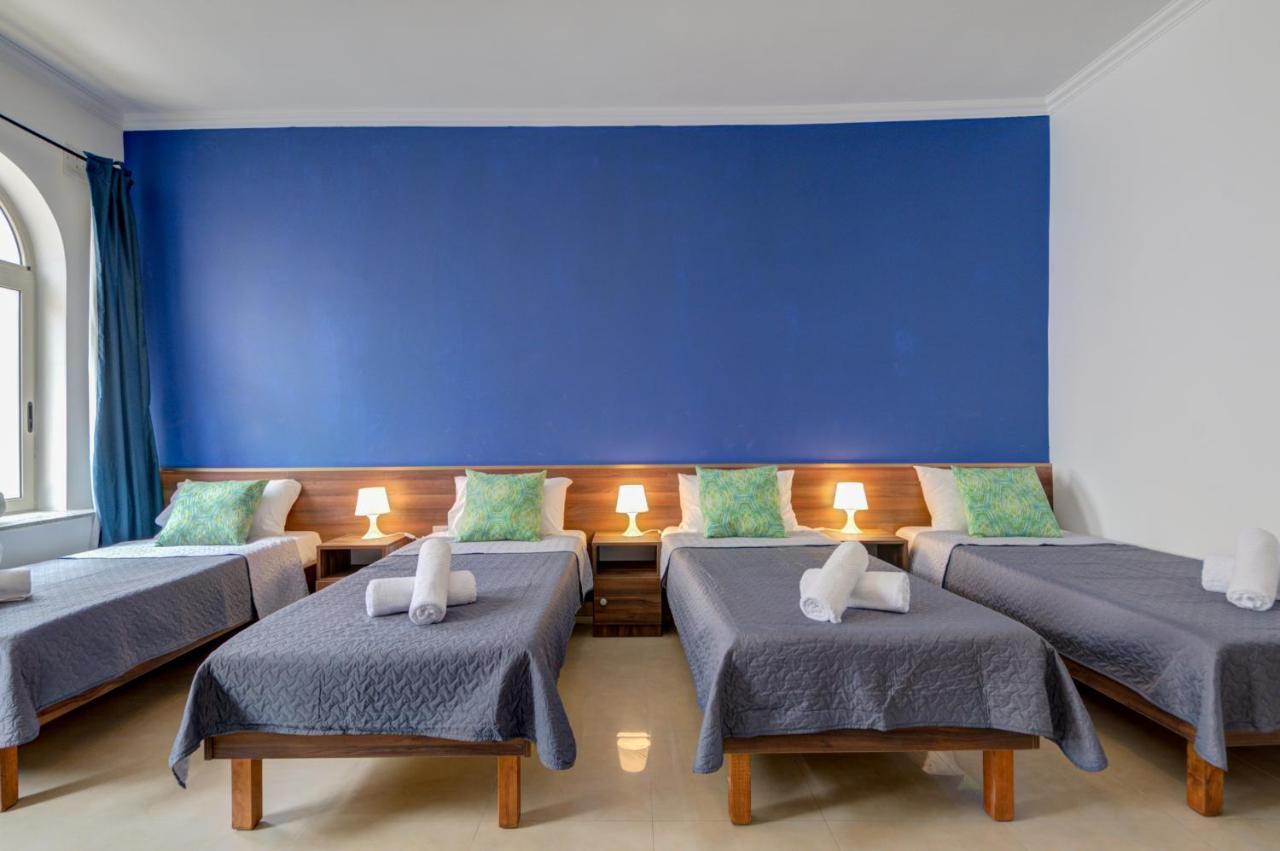 St Julian's Unique 3-bedroom Sleeps 9-10 *