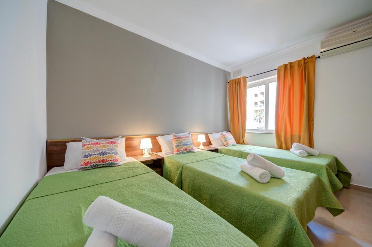 St Julian's Unique 3-bedroom Sleeps 9-10 * Saint Julian's