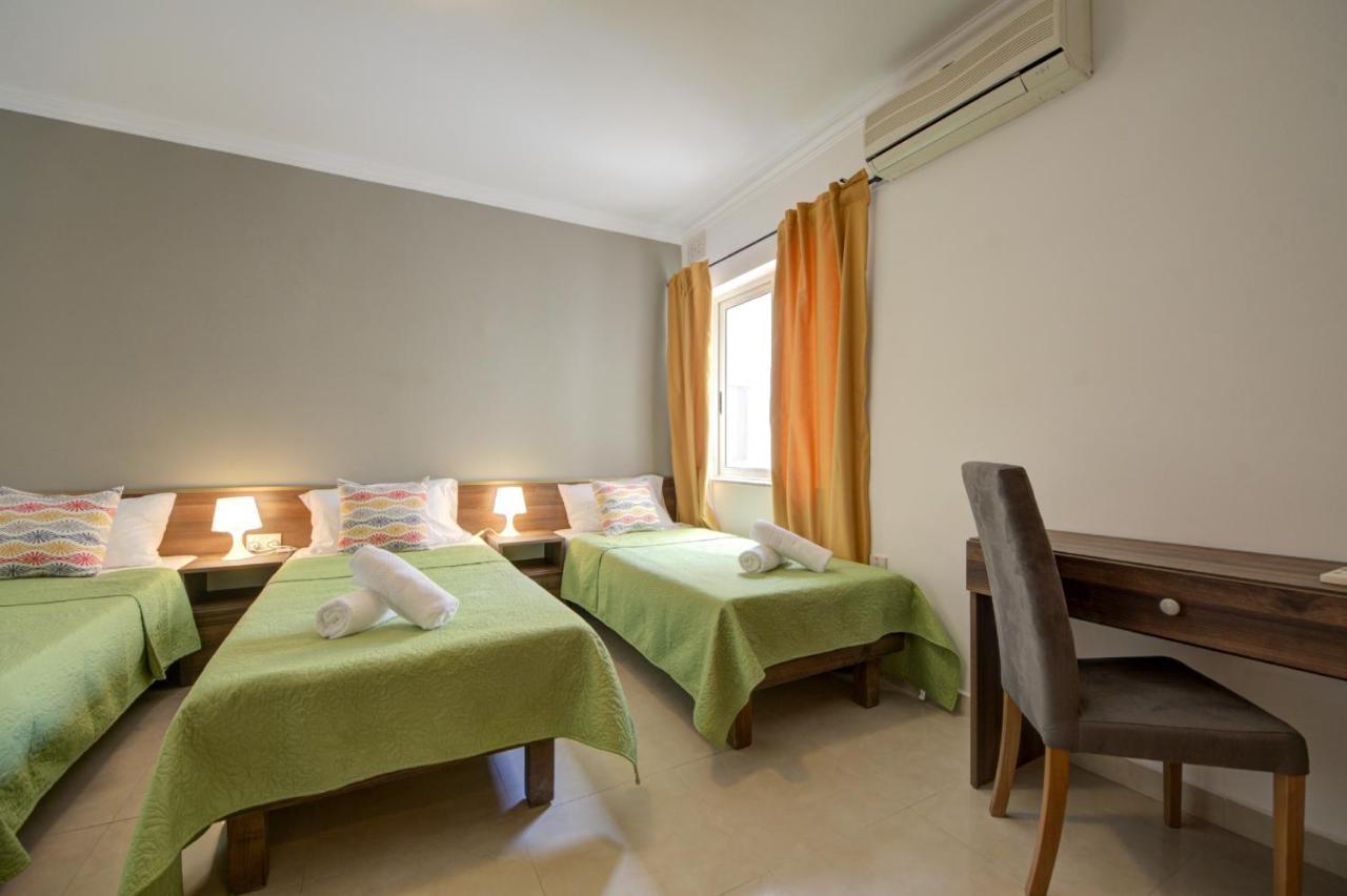 St Julian's Unique 3-bedroom Sleeps 9-10 Saint Julian's