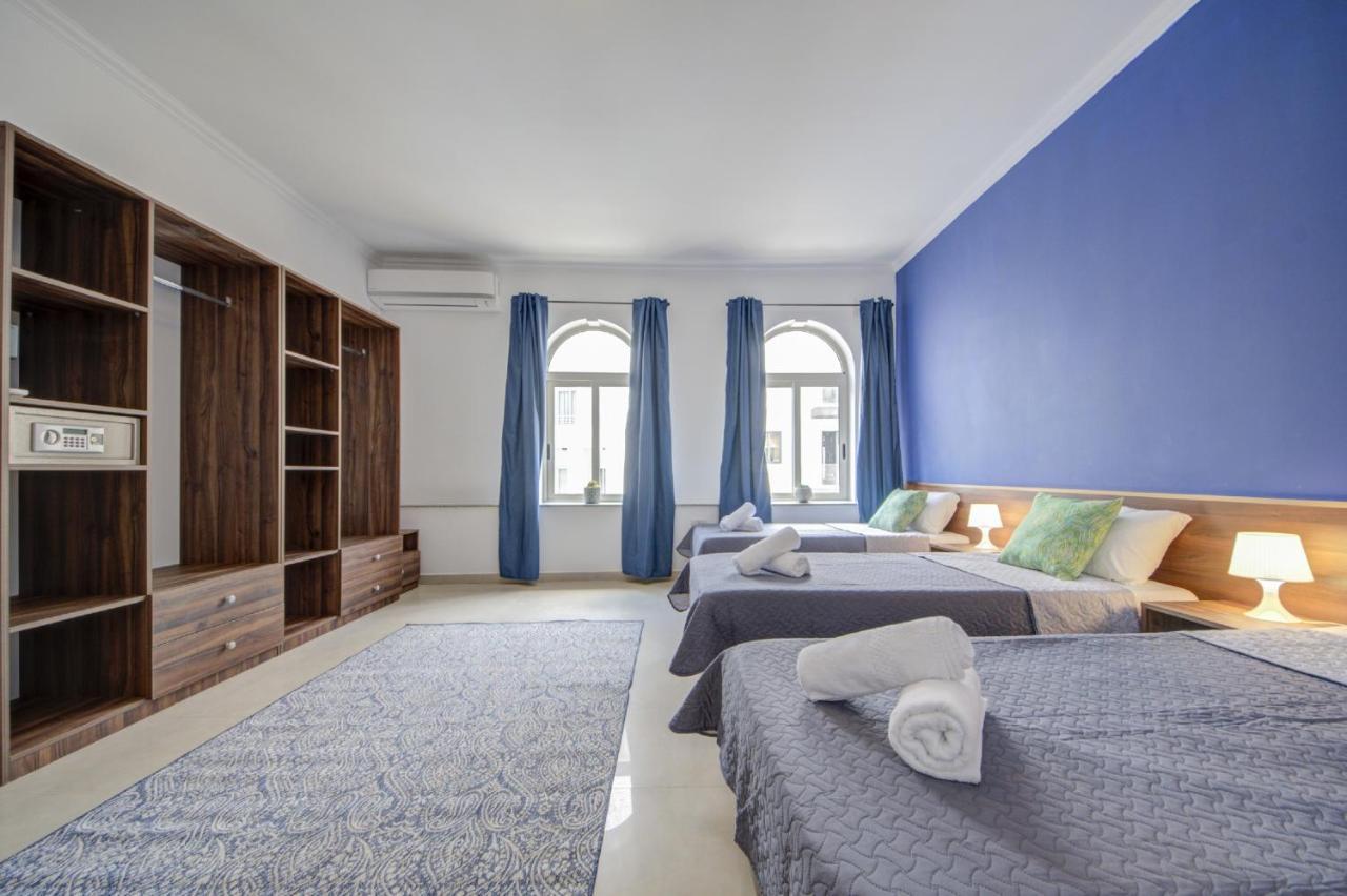 St Julian's Unique 3-bedroom Sleeps 9-10 Apartment *