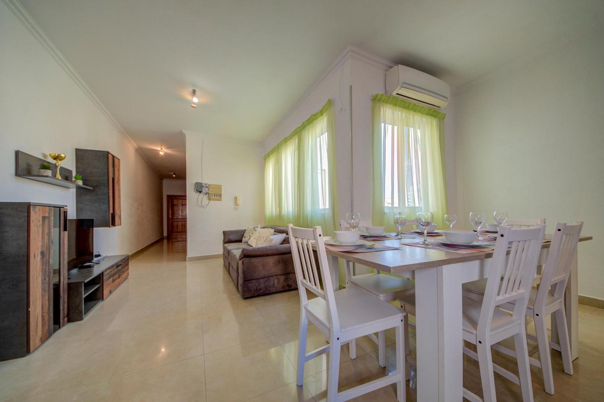 Apartment St Julian's Unique 3-bedroom Sleeps 9-10 Saint Julian's
