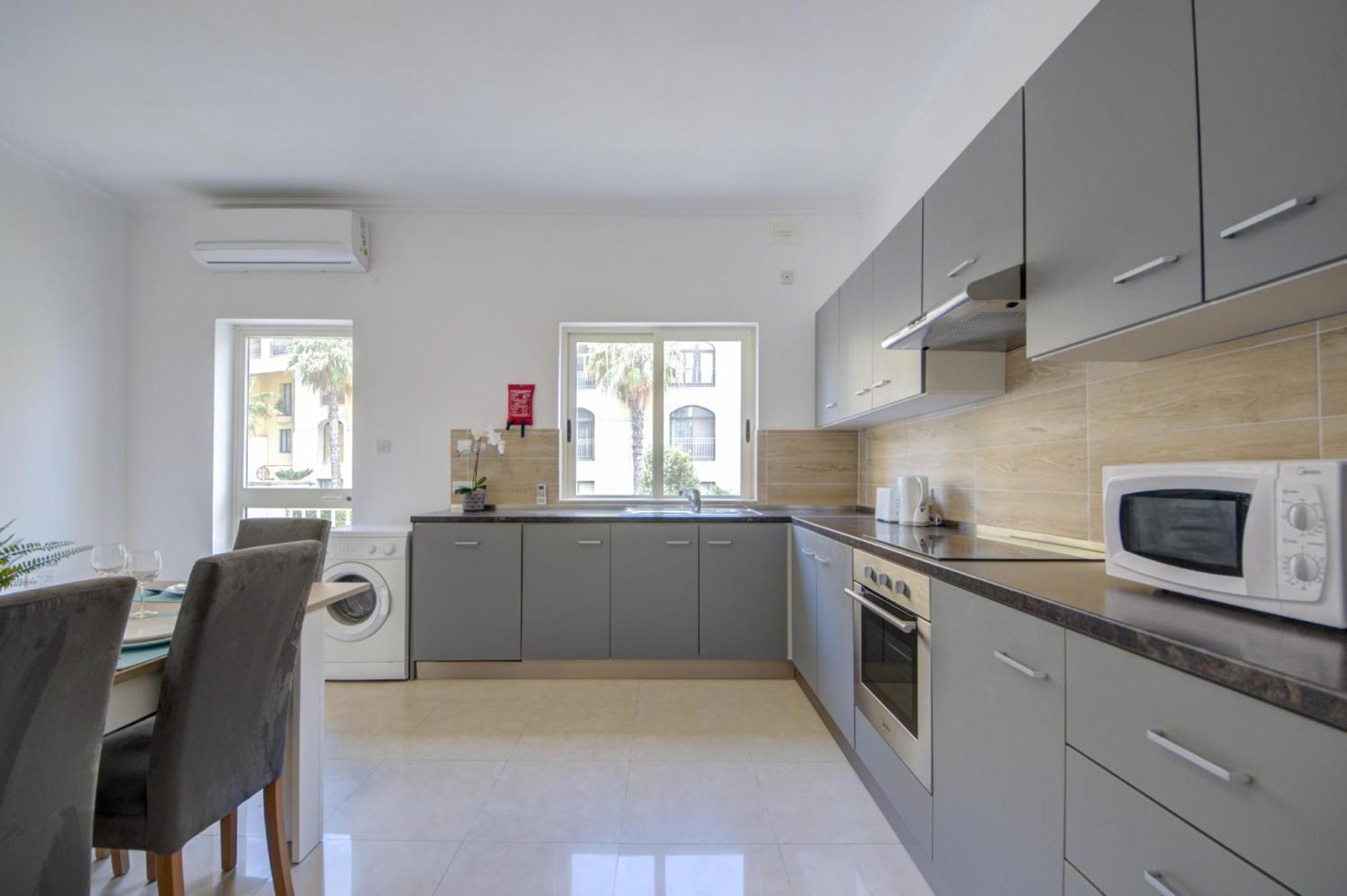 St Julian's Unique 3-bedroom Sleeps 9-10 Apartment Saint Julian's