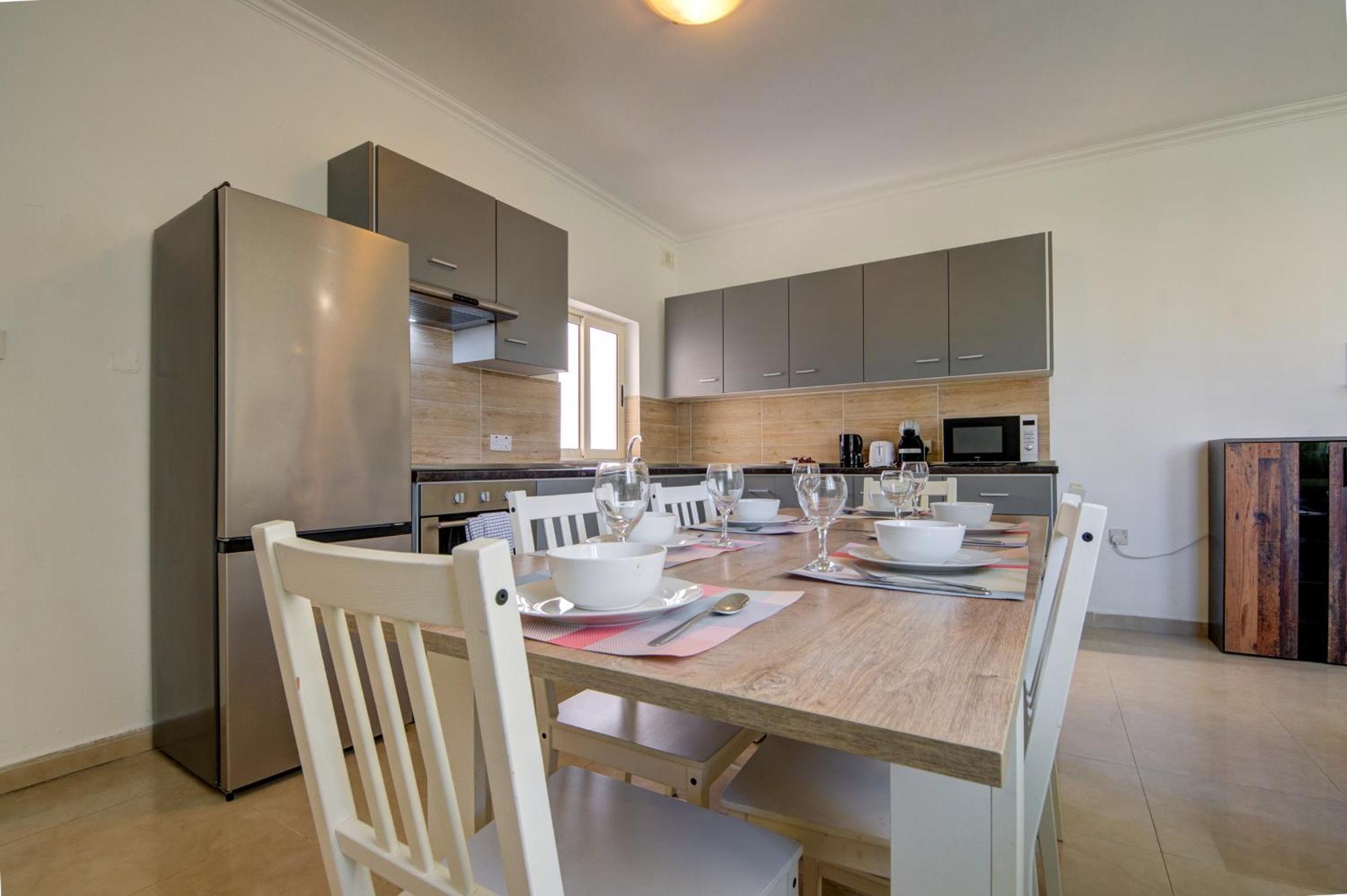 Apartment St Julian's Unique 3-bedroom Sleeps 9-10 Saint Julian's
