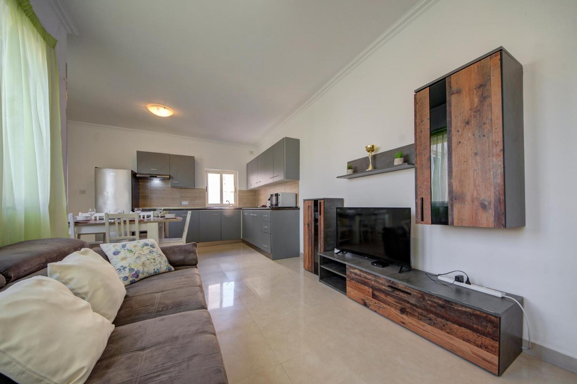 St Julian's Unique 3-bedroom Sleeps 9-10 *