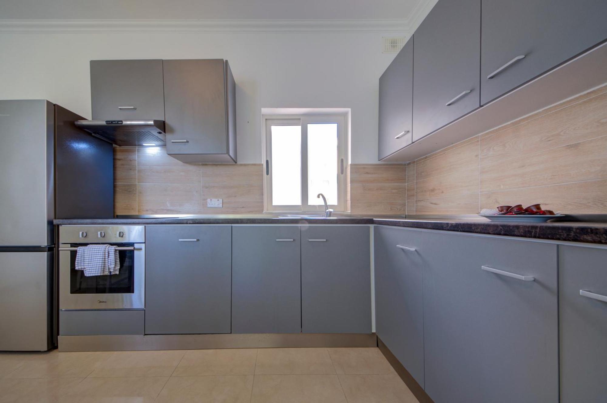 St Julian's Unique 3-bedroom Sleeps 9-10 * Saint Julian's