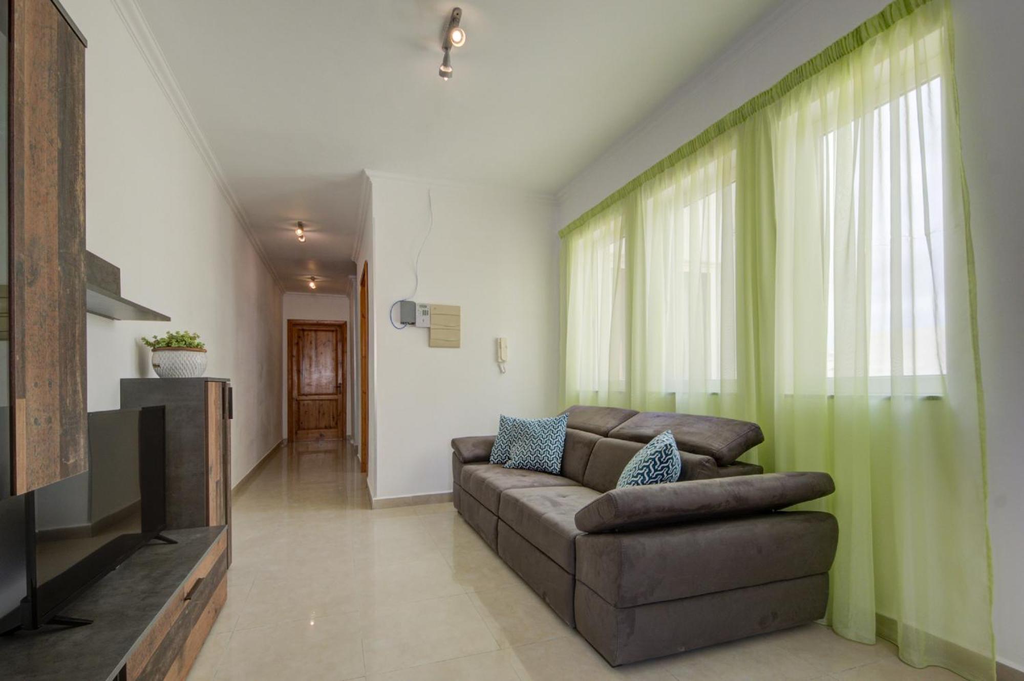 Apartment St Julian's Unique 3-bedroom Sleeps 9-10 *