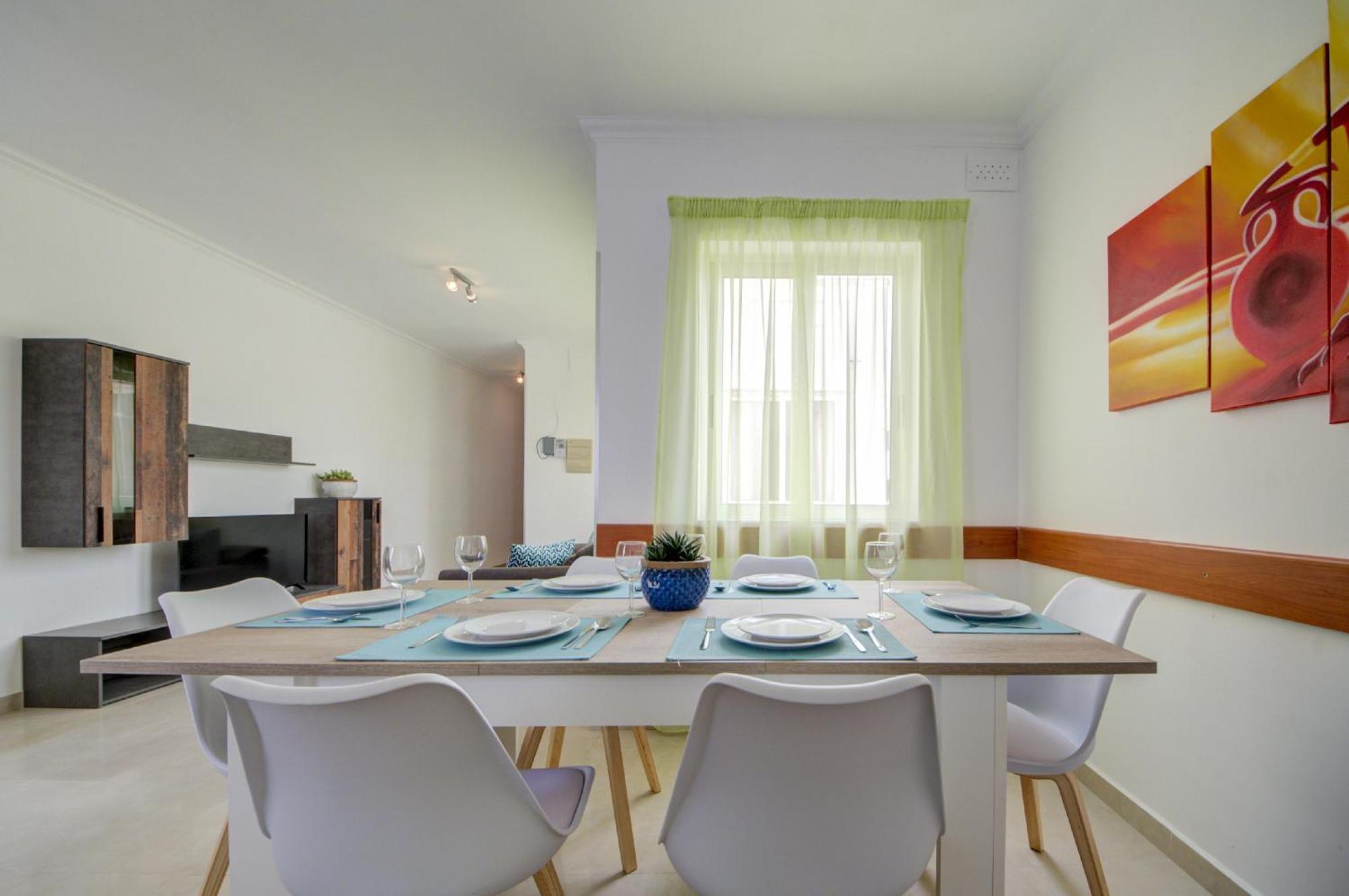 St Julian's Unique 3-bedroom Sleeps 9-10