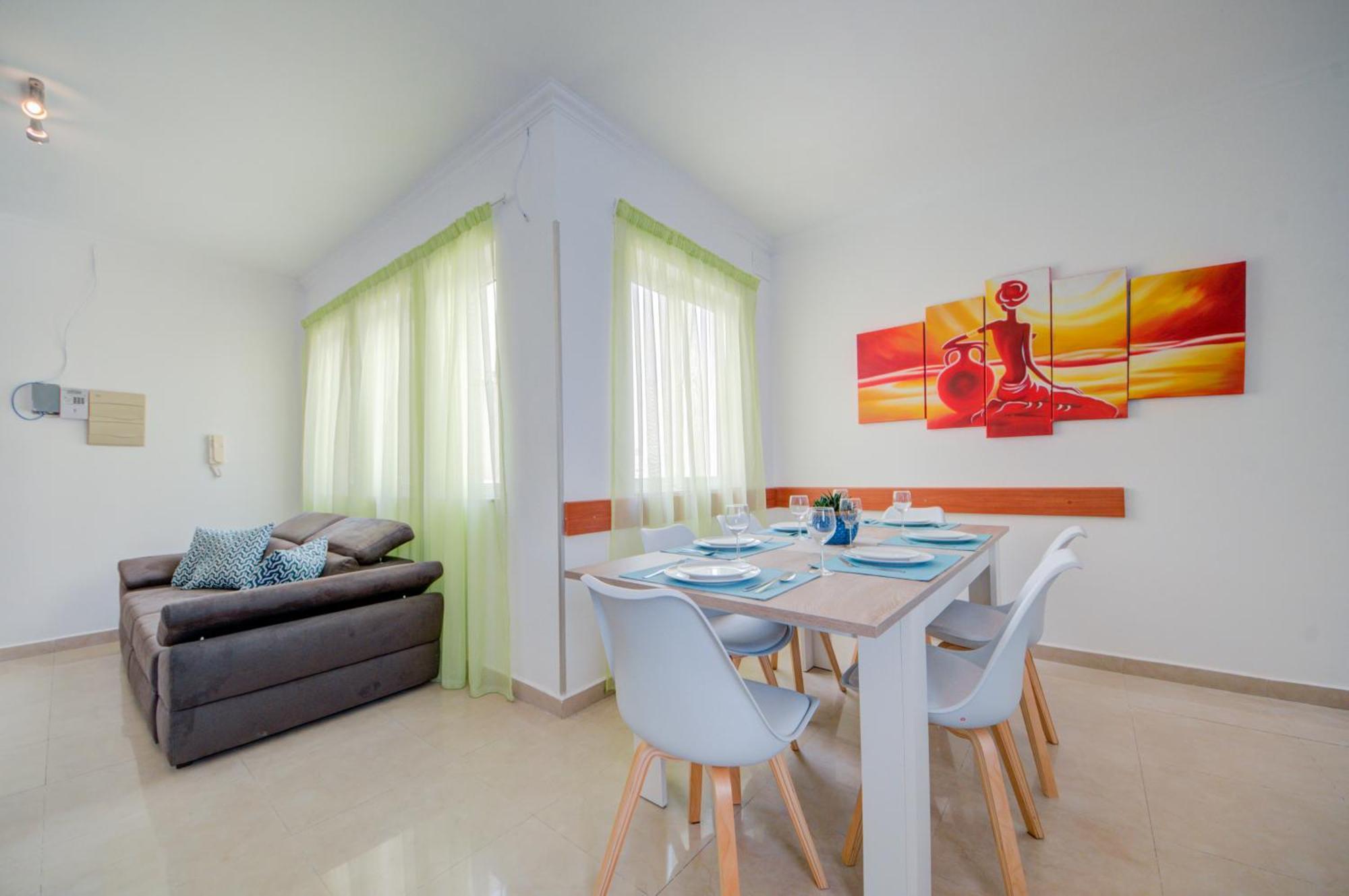 Apartment St Julian's Unique 3-bedroom Sleeps 9-10