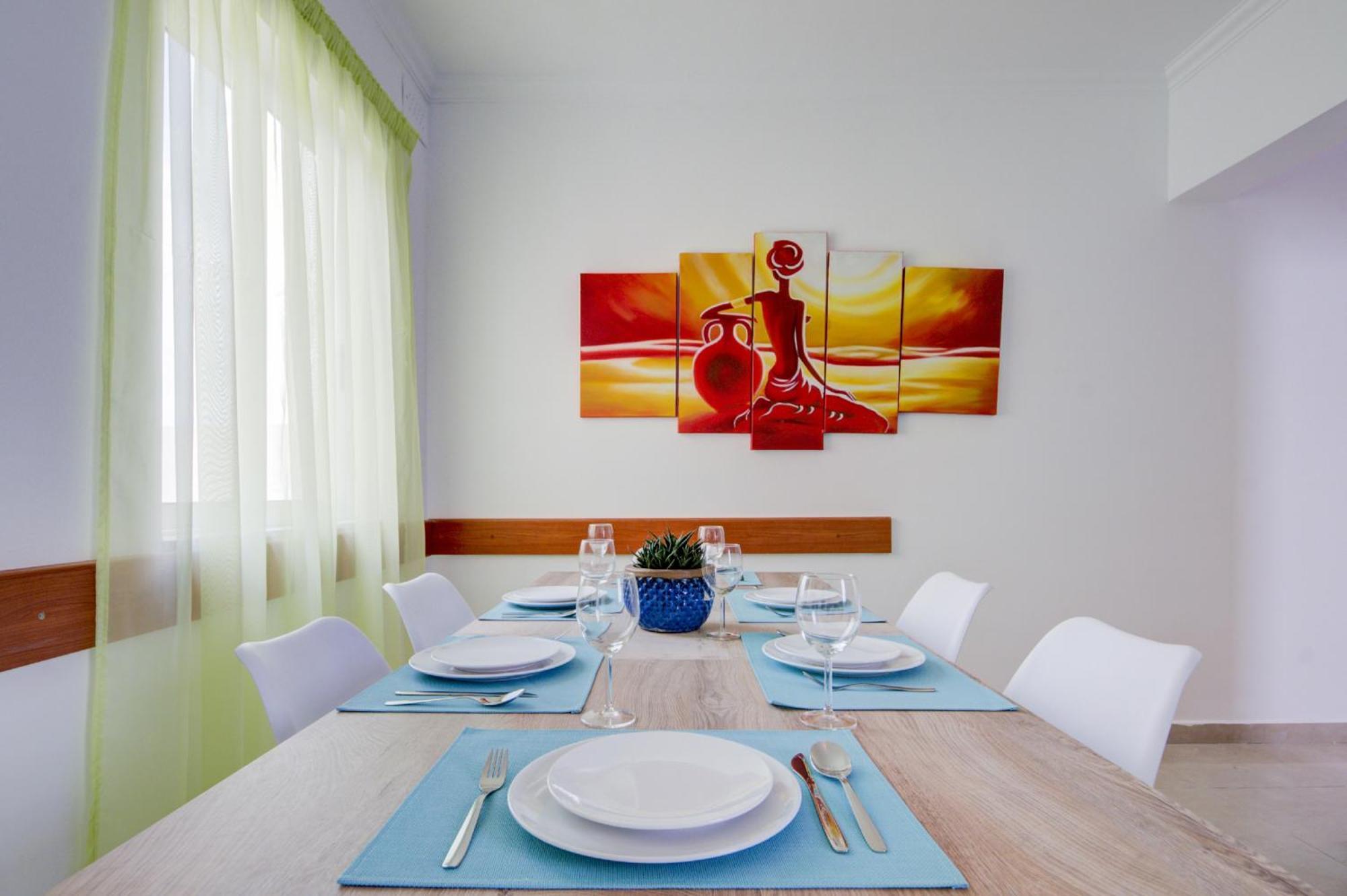 Apartment St Julian's Unique 3-bedroom Sleeps 9-10 *