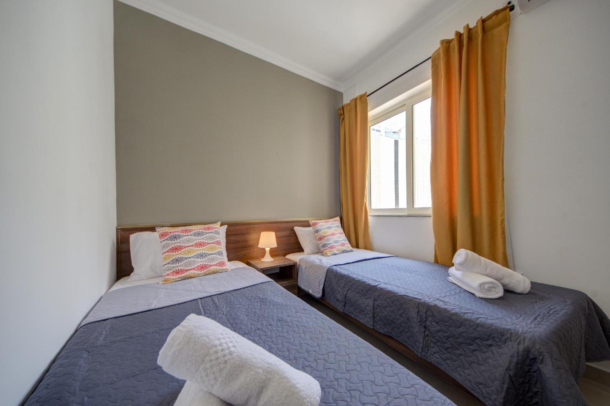 Apartment St Julian's Unique 3-bedroom Sleeps 9-10 *