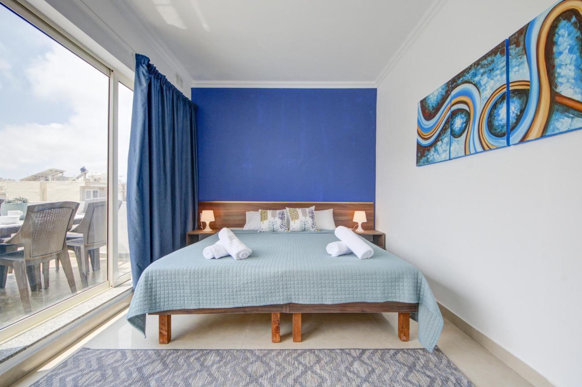 St Julian's Unique 3-bedroom Sleeps 9-10 *