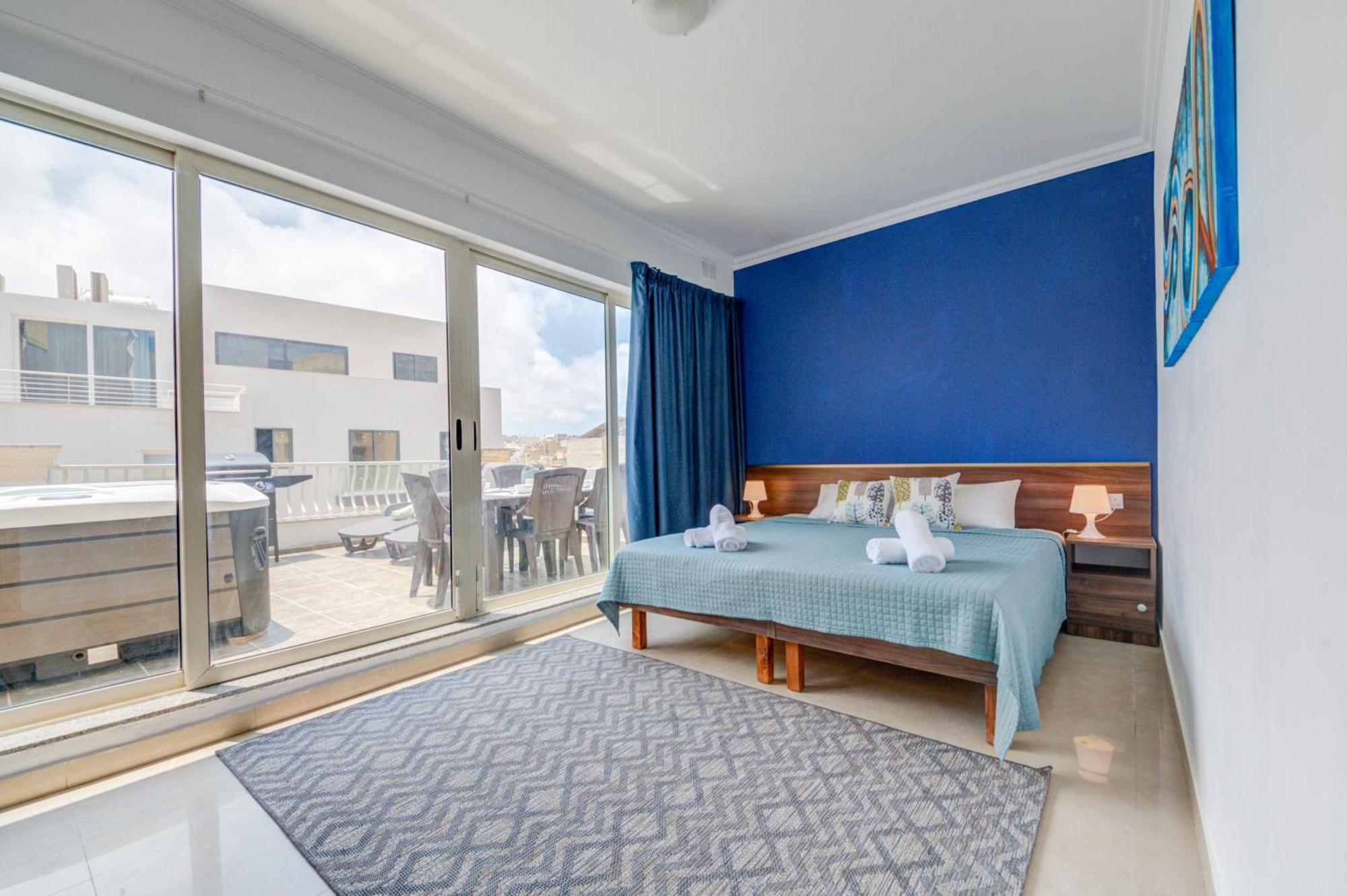 St Julian's Unique 3-bedroom Sleeps 9-10