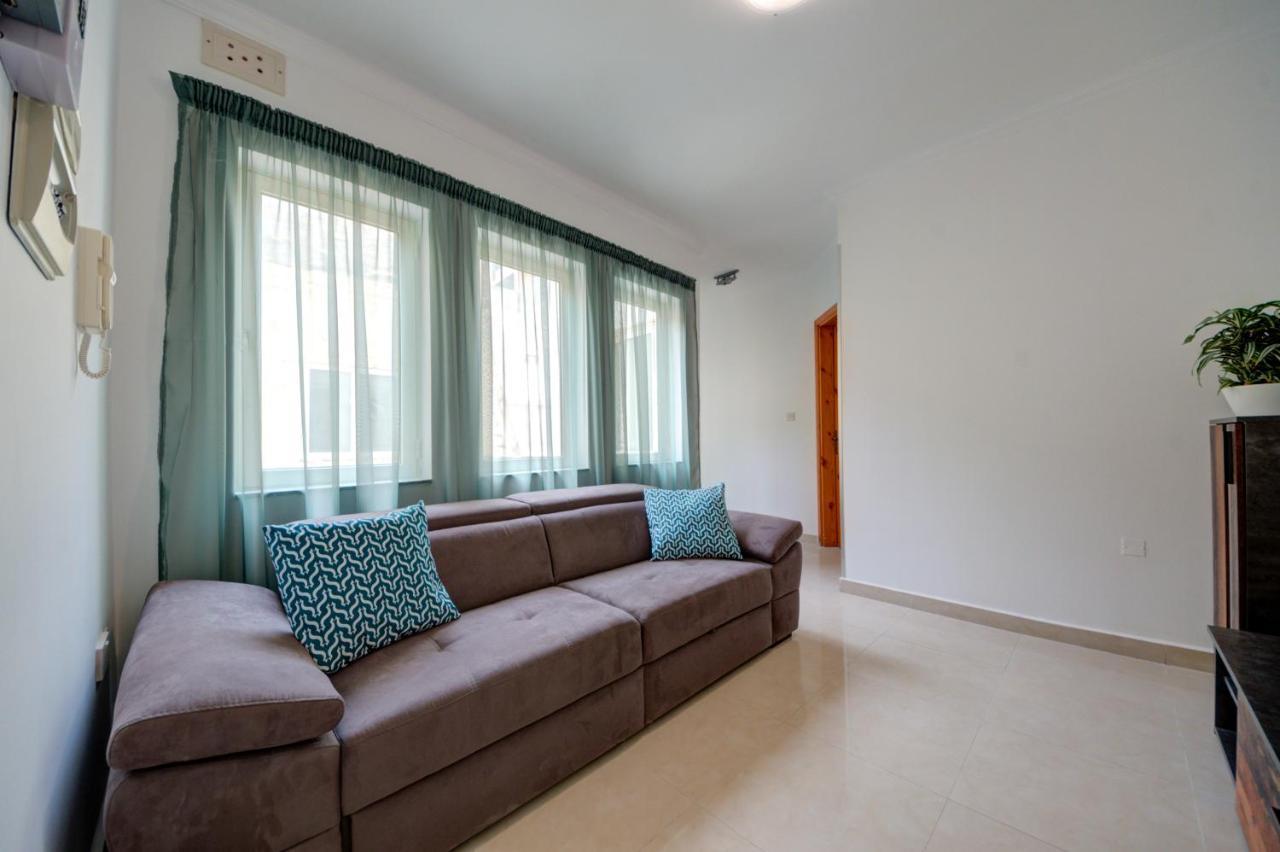 St Julian's Unique 3-bedroom Sleeps 9-10 Apartamento St. Julian's